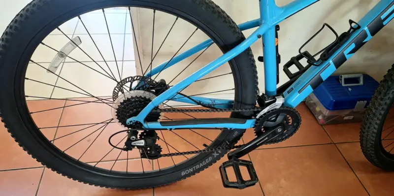 Bicicleta Trek montaña celeste en buen estado - 8