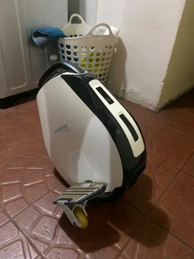 Monociclo eléctrico Ninebot One S2 usado - miniatura 4