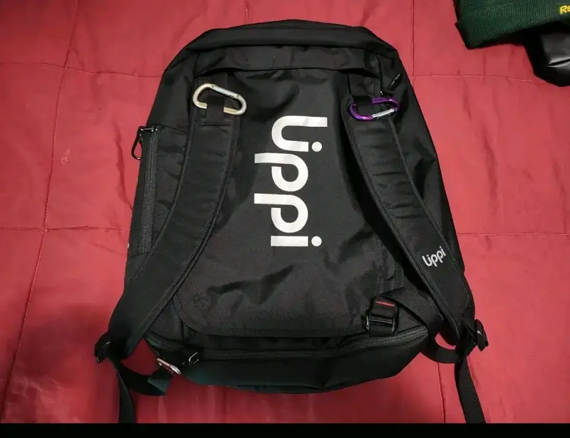 Mochila deportiva negra y roja Lippi - 2
