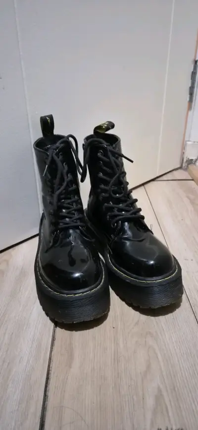 Botas negras de cuero con plataforma - miniatura 1