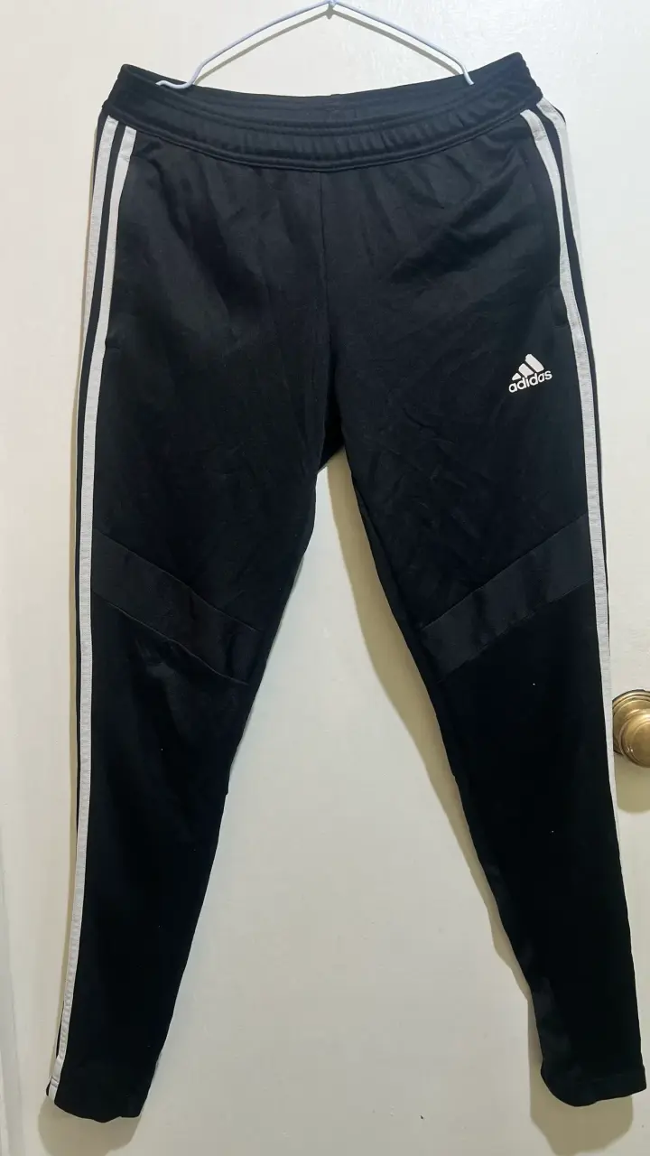 Pantalones deportivos Adidas negros con franjas