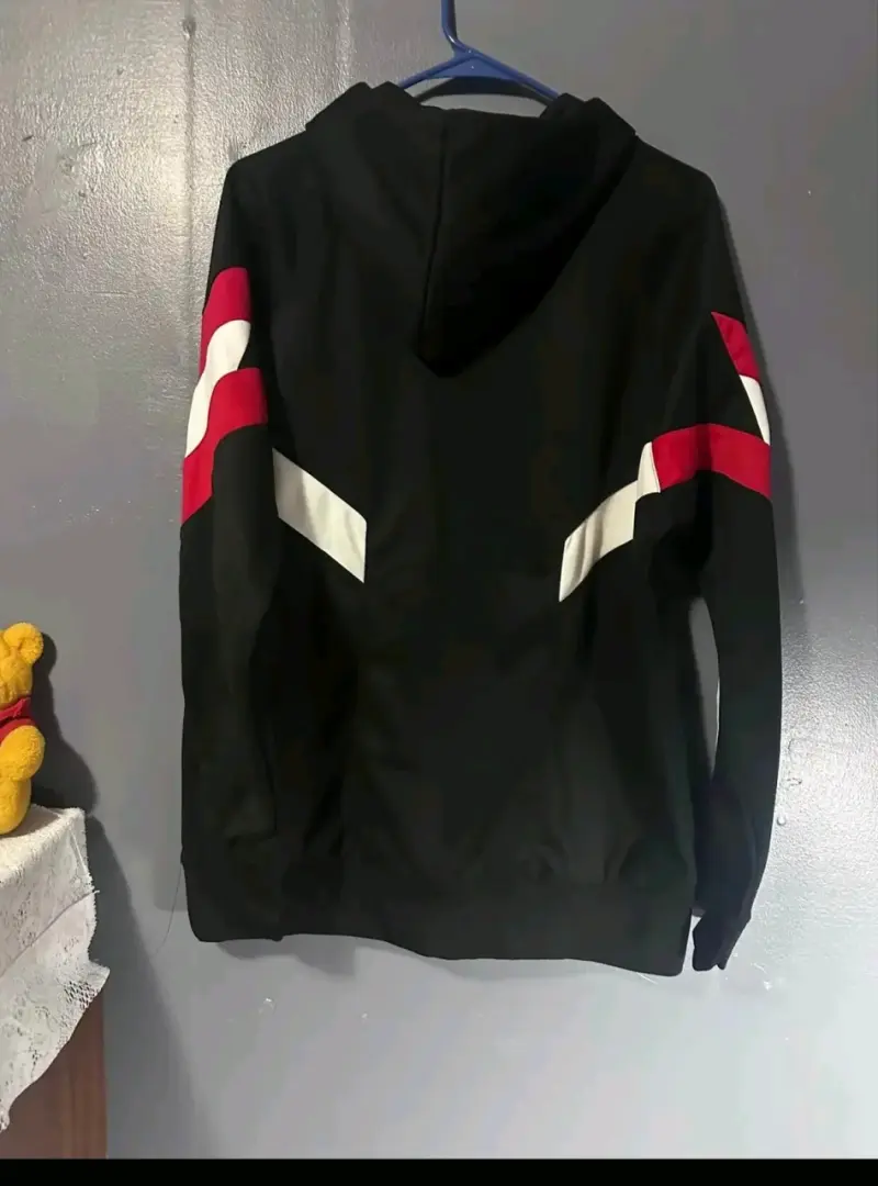 Polerón Adidas negro con diseño Manchester United - 2