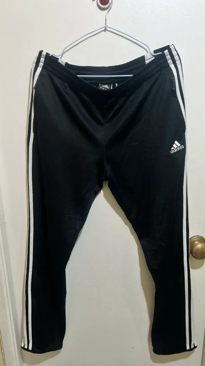 Pantalones deportivos Adidas negros con franjas