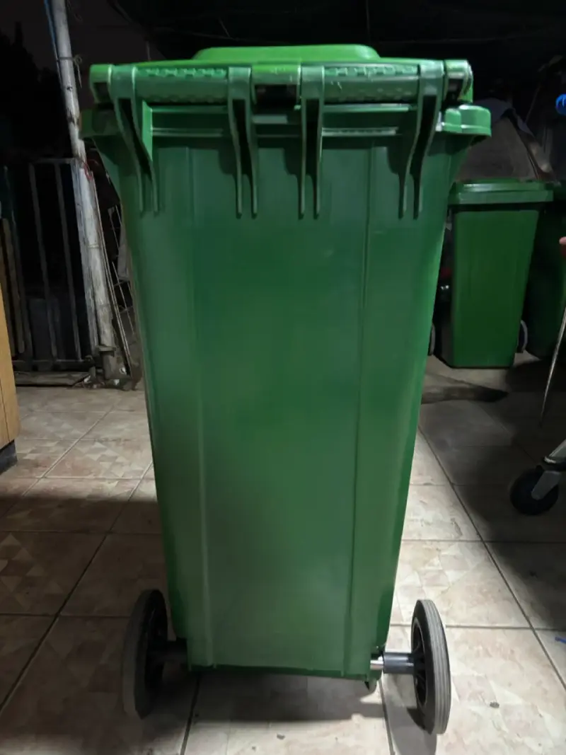 Contenedor de basura verde con ruedas 120L - 3