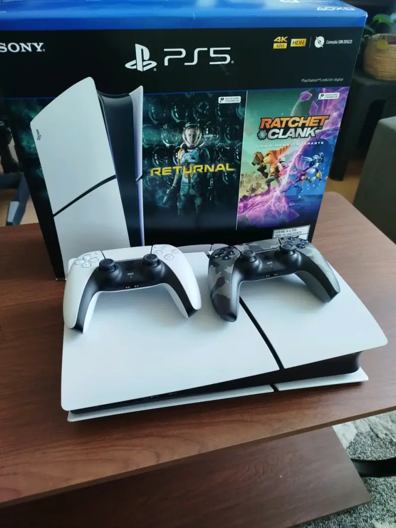 Consola PS5 Digital Edition con dos controles - 1