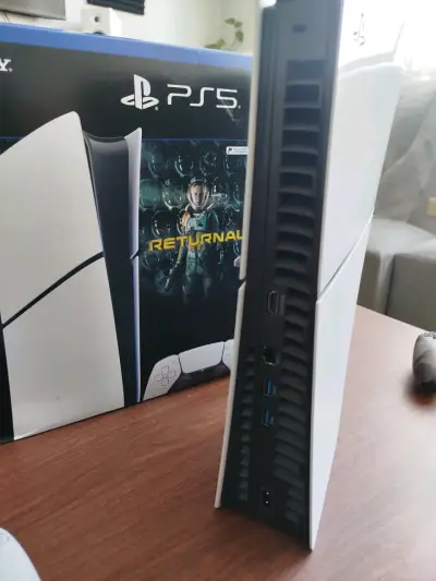 Consola PS5 Digital Edition con dos controles - miniatura 2