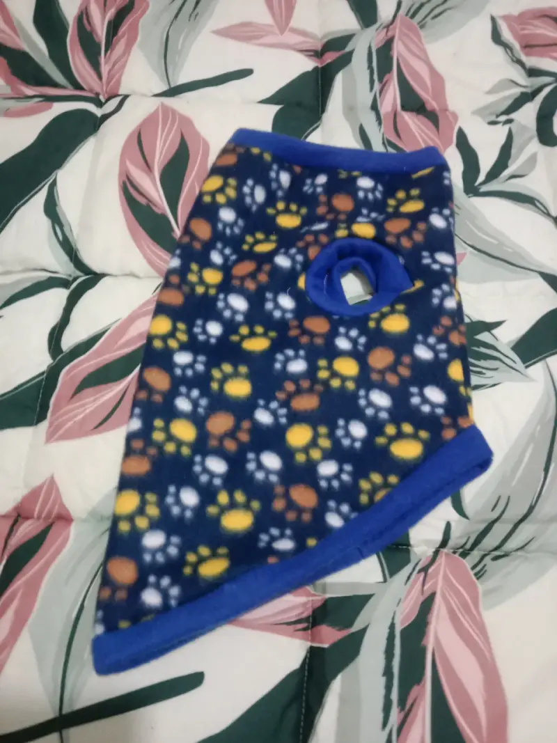 Abrigo polar para perro con diseño de huellas - 2