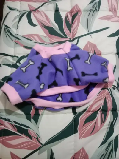 Abrigo polar para perro con diseño de huellas - miniatura 3