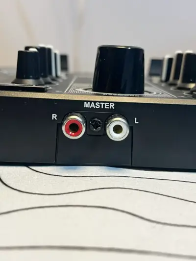 Controlador DJ Hercules DJControl Inpulse 200 - miniatura 5