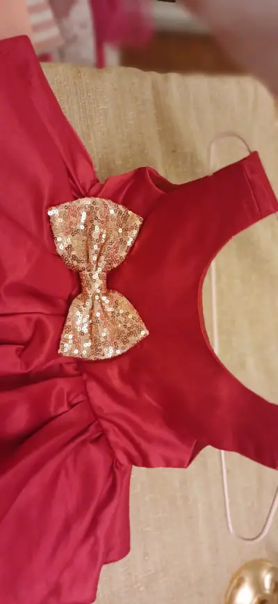 Vestido rojo de fiesta para niña con lazo - miniatura 2