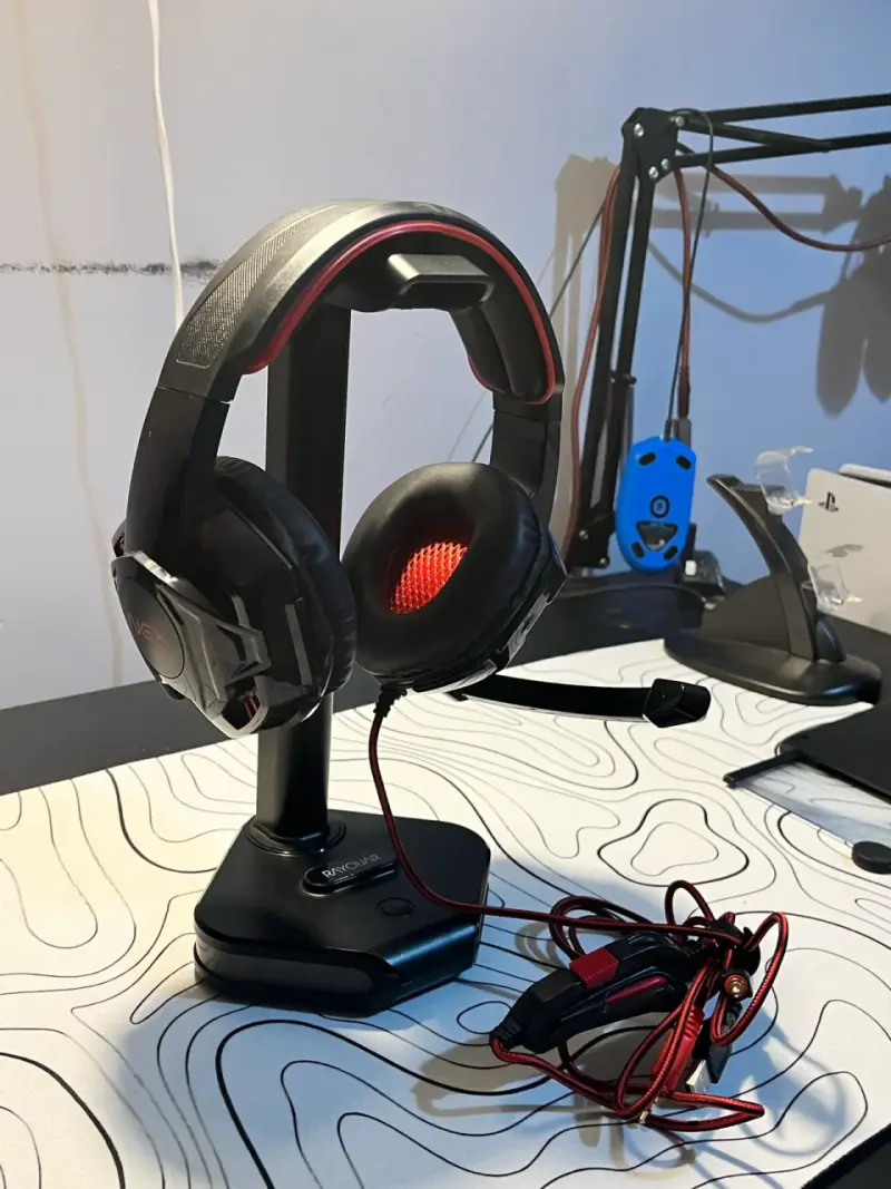 Auriculares gamer con micrófono y luz LED
