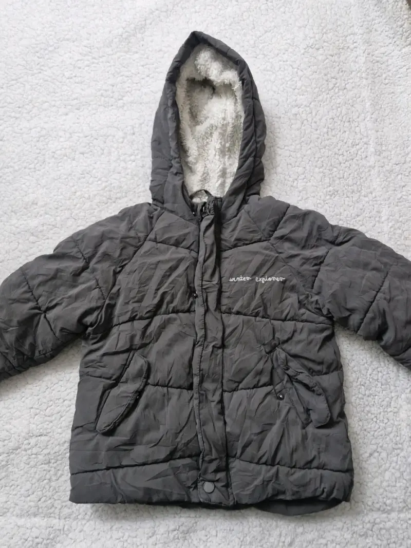 Chaqueta infantil gris con capucha - 1