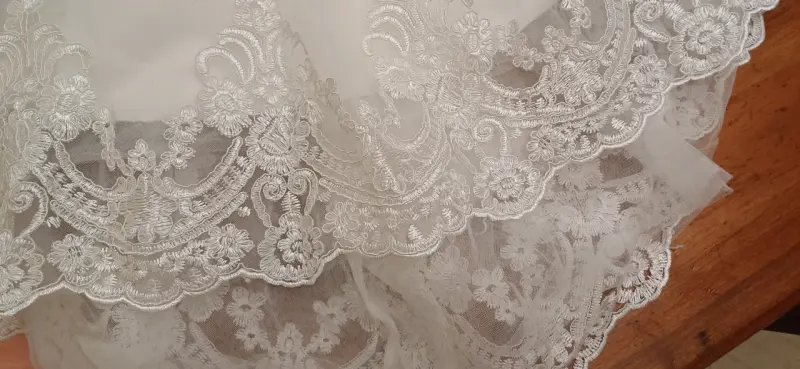Vestido de bautizo blanco con encaje floral - 2