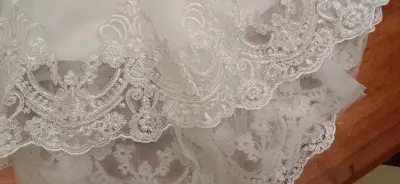 Vestido de bautizo blanco con encaje floral - miniatura 2