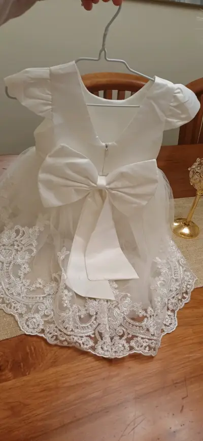 Vestido de bautizo blanco con encaje floral - miniatura 3