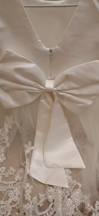 Vestido de bautizo blanco con encaje floral - miniatura 4