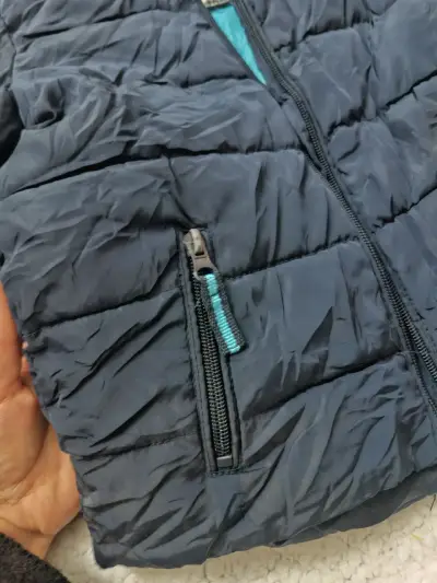 Chaqueta acolchada azul para niño con capucha - miniatura 4