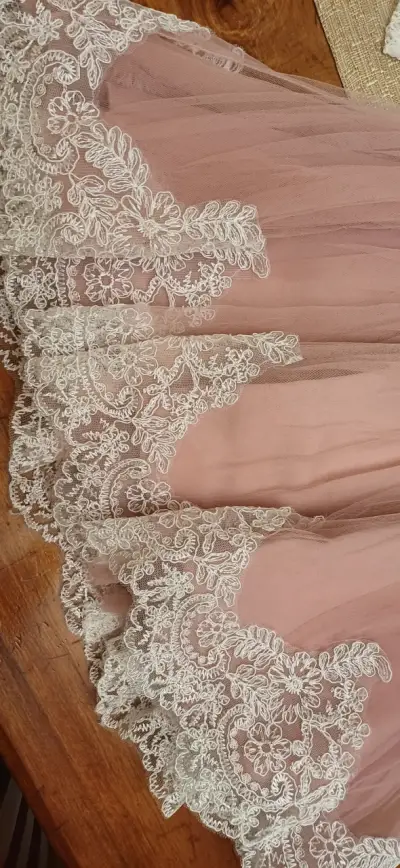 Vestido de encaje para niña con lazo rosa - miniatura 2