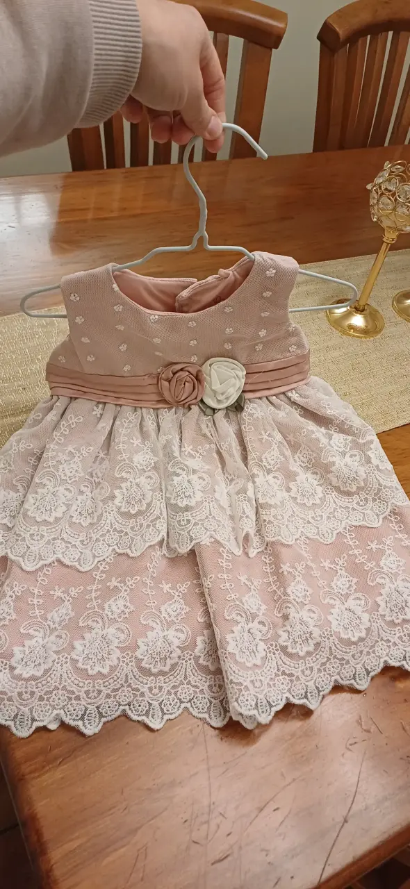 Vestido de encaje para niña color rosa