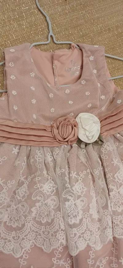 Vestido de encaje para niña color rosa - miniatura 2