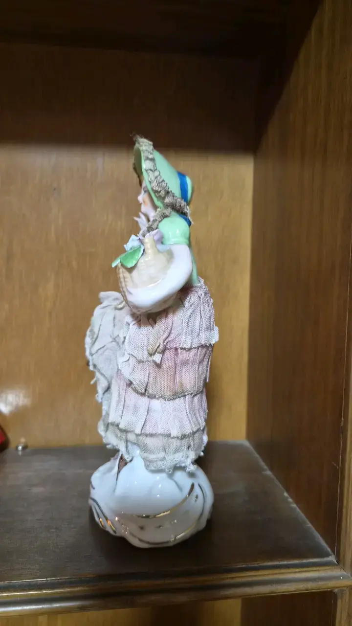 Figura de porcelana vintage con sombrero - 2