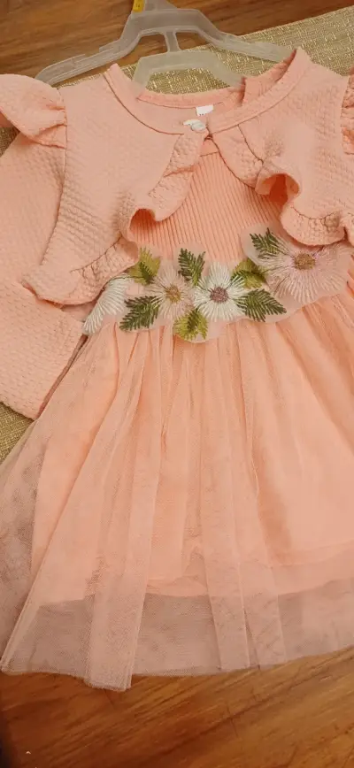 Vestido infantil rosa con flores bordadas - miniatura 1
