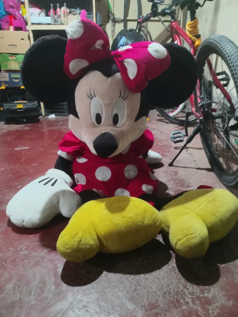 Peluche gigante de Minnie Mouse