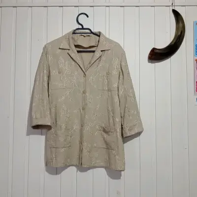 Chaqueta beige bordada floral para mujer - miniatura 2