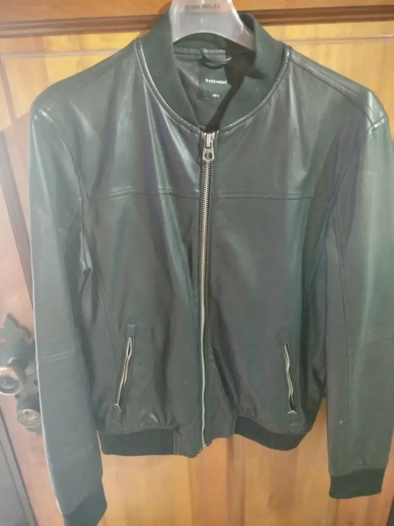 Chaqueta de cuero negra Basement