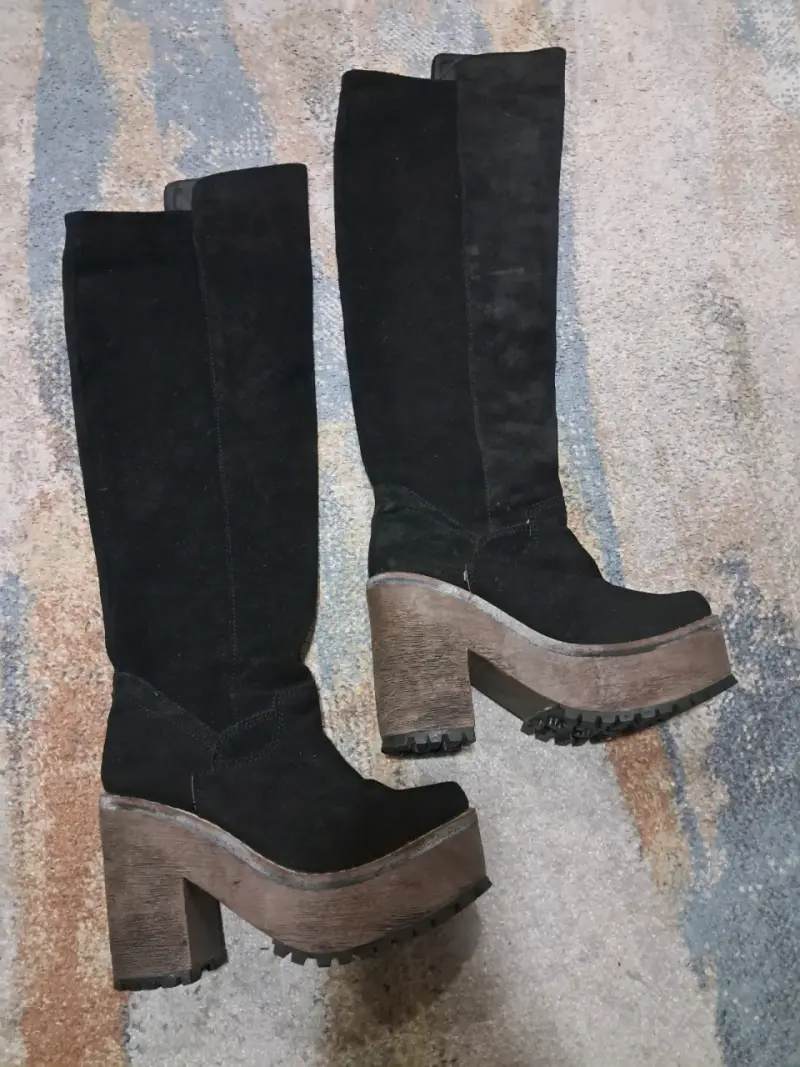 Botas negras de plataforma alta - 1