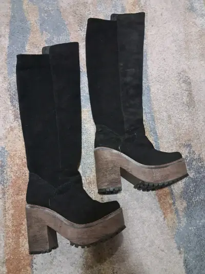 Botas negras de plataforma alta - miniatura 1