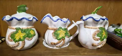 Juego de cerámica decorativa con diseño floral - miniatura 1