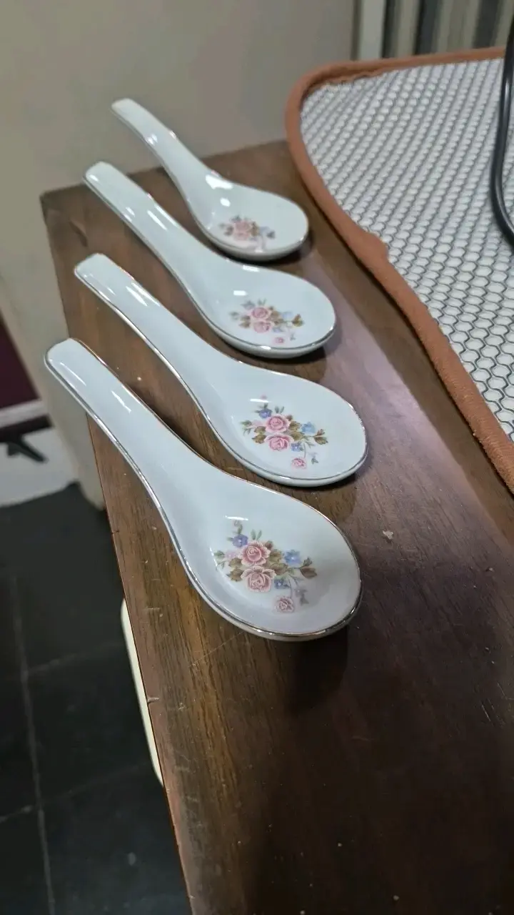 Cucharas de porcelana con diseño floral - 1
