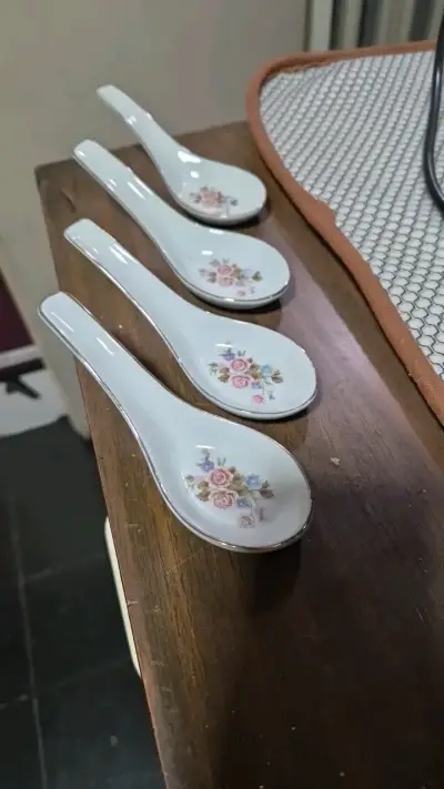 Cucharas de porcelana con diseño floral - miniatura 1