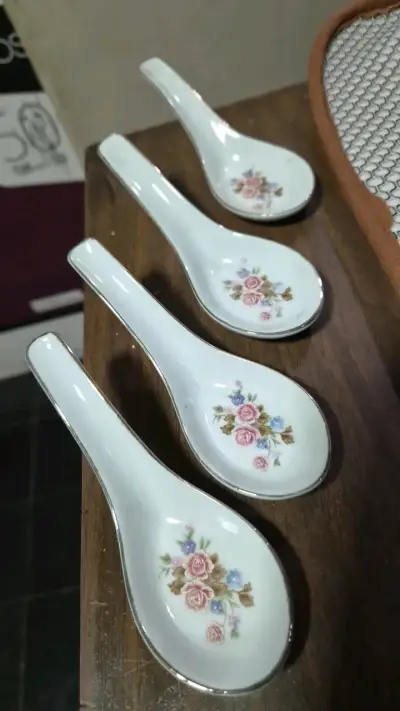 Cucharas de porcelana con diseño floral - miniatura 2