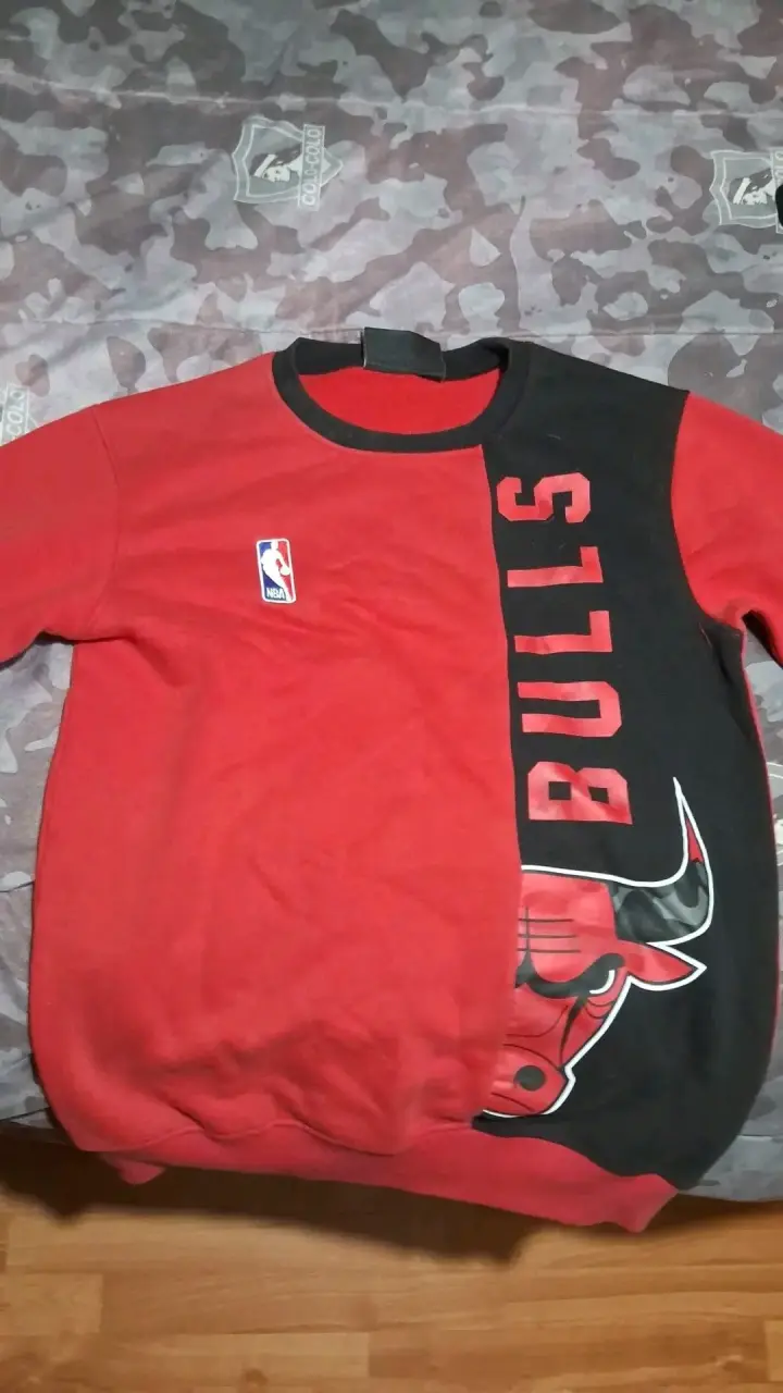 Polerón NBA Chicago Bulls rojo y negro - 1