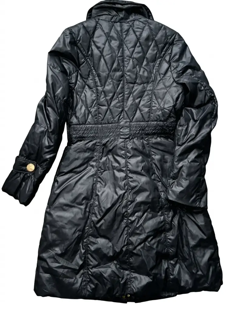 Parka acolchada negra con botones dorados - 2