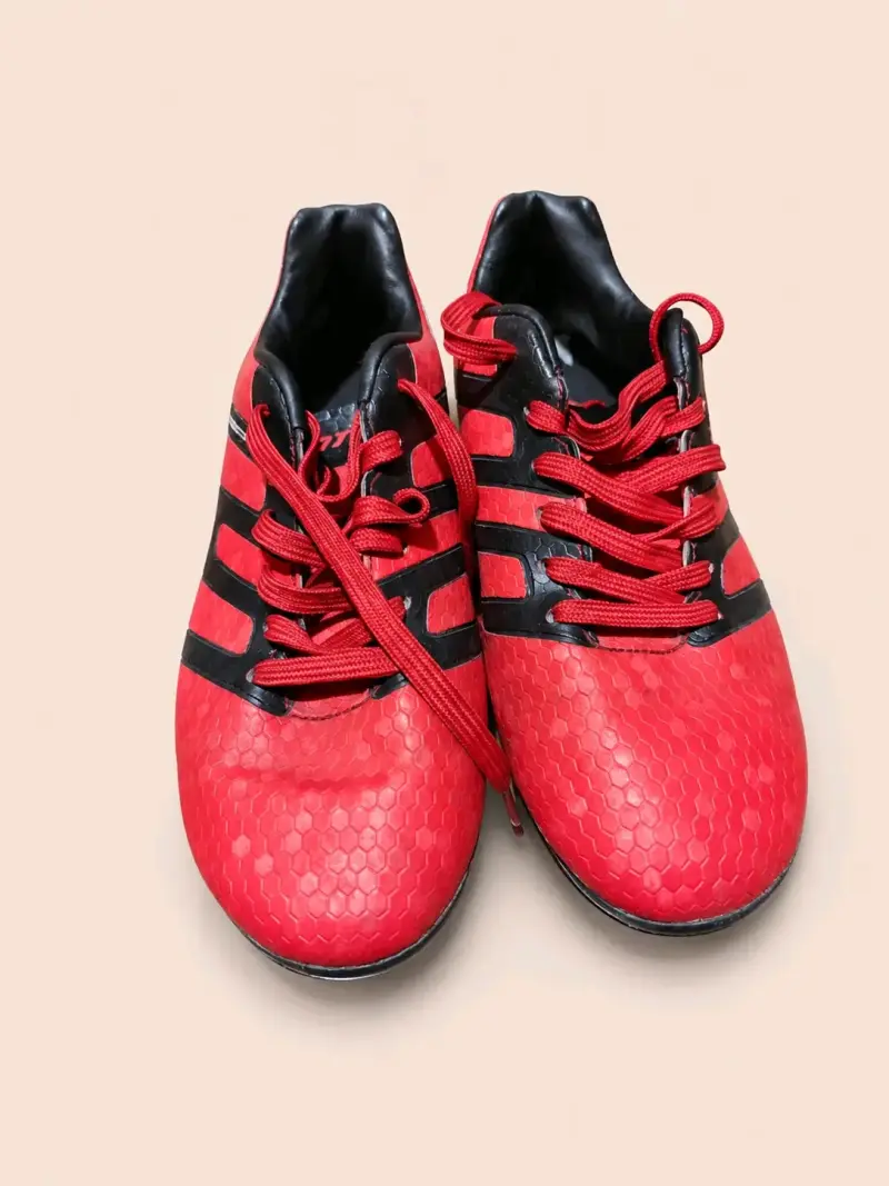 Zapatillas deportivas rojas para fútbol - 1