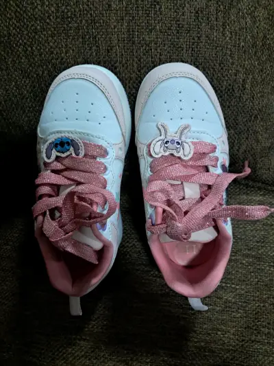 Zapatillas infantiles con diseño de personajes - miniatura 1