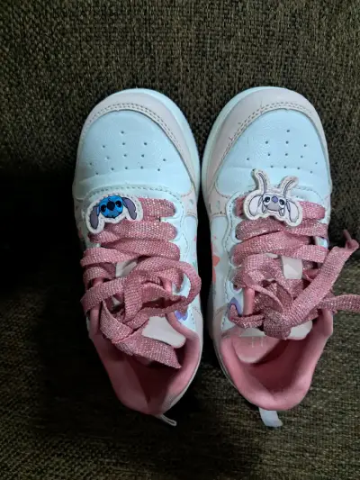 Zapatillas infantiles con diseño de personajes - miniatura 2