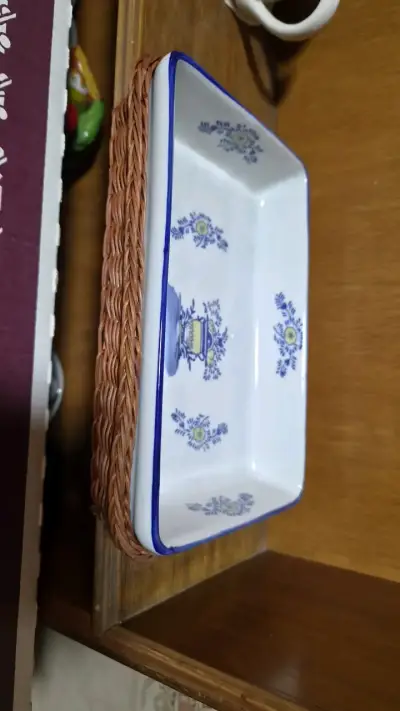 Fuente de cerámica con borde de mimbre - miniatura 1