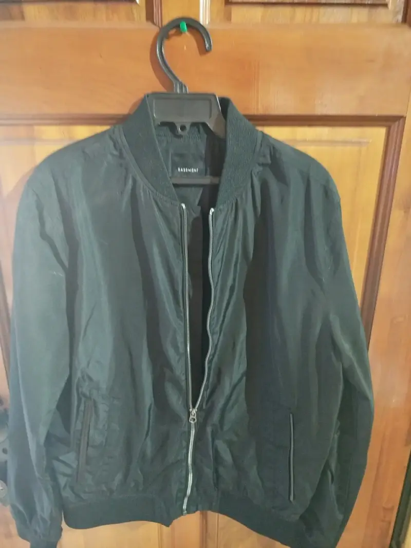 Chaqueta bomber negra Basement