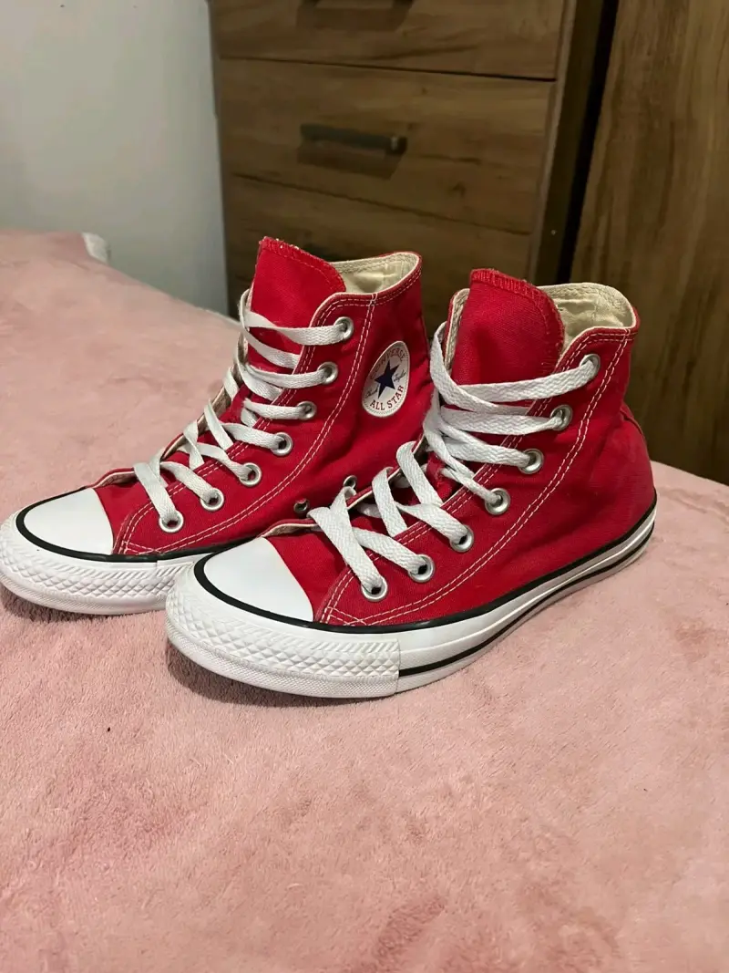 Zapatillas rojas de lona estilo urbano - 3