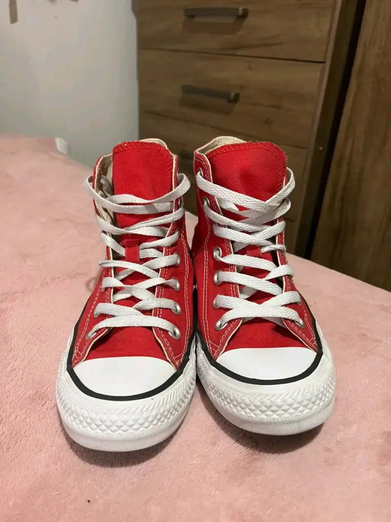 Zapatillas rojas de lona estilo urbano - 4