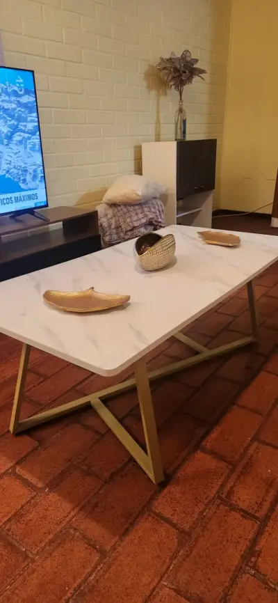 Mesa de centro moderna con imitación mármol - miniatura 1