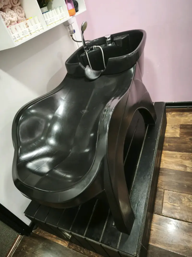 Lavacabezas de peluquería negro con grifo - 2