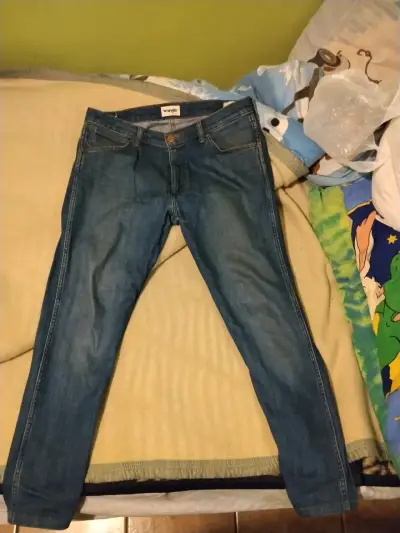 Jeans Wrangler azul clásico para hombre - miniatura 1