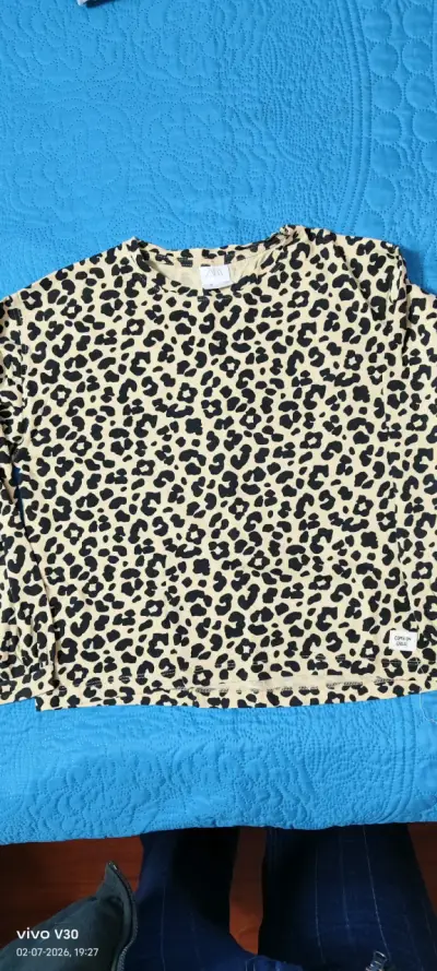 Blusa dorada plisada H&M para mujer - miniatura 3