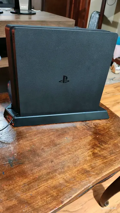 Consola PlayStation 4 Slim en buen estado - miniatura 1
