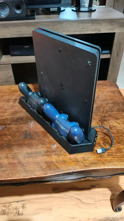 Consola PlayStation 4 Slim en buen estado - miniatura 2